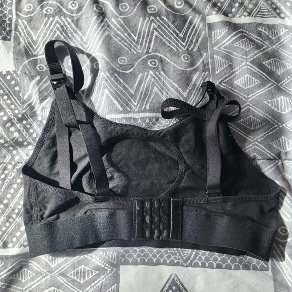 Momcozy Hands-Free Pumping Bra - Picture 4 of 7